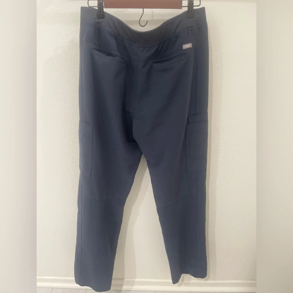 Figs Technical Collection Men’s Cargo Scrub Pants Style T2001 Blue size large